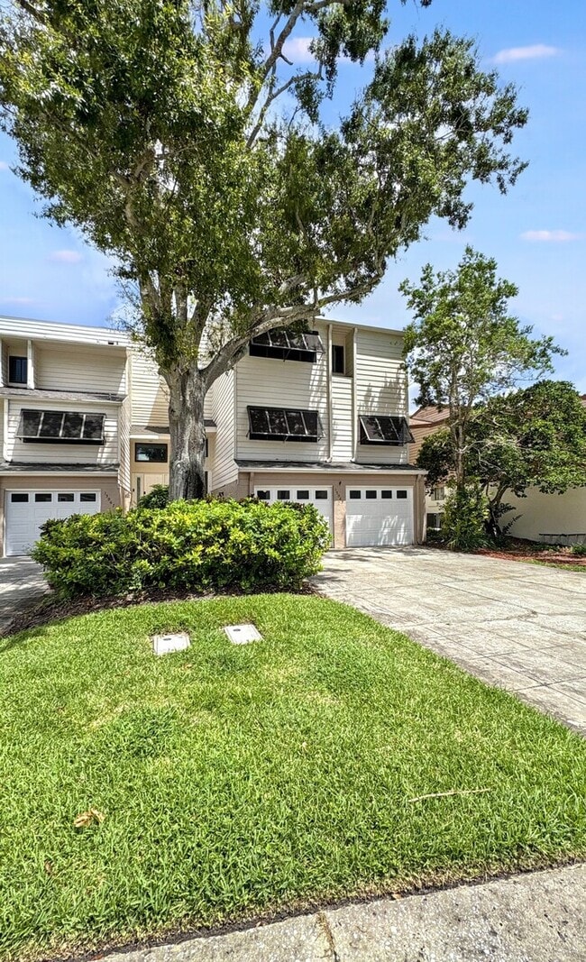 Building Photo - 13963 Lake Point Dr
