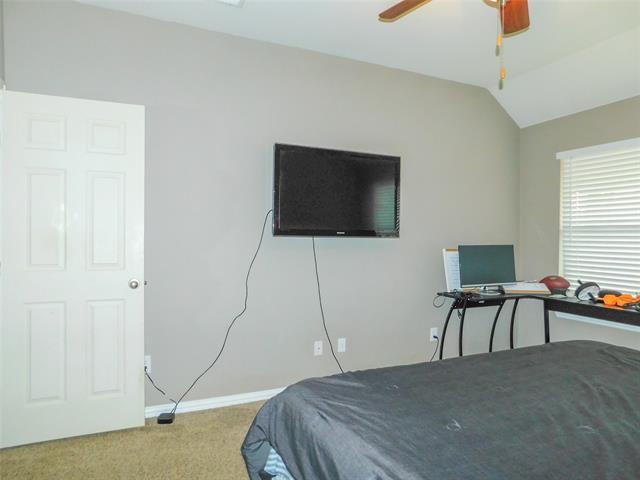 Building Photo - 2020 Jasmine Valley Drive