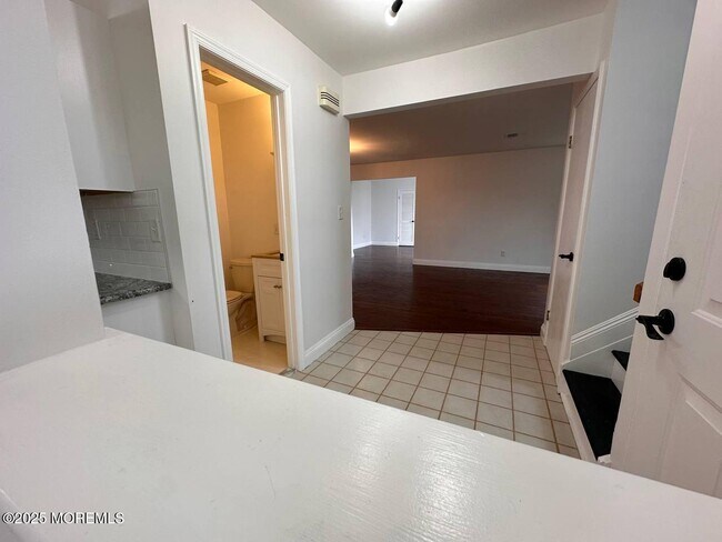 Building Photo - 7 Lazarus Dr