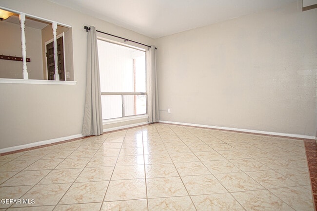 Building Photo - 5125 Round Rock Dr