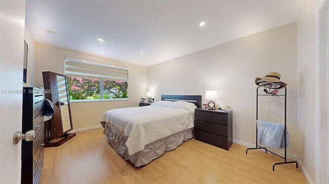 Building Photo - 6840 SW 45th Ln