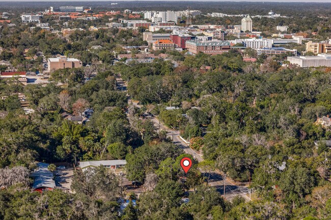 Building Photo - 735 SE 4th Ave