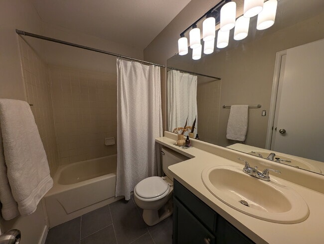 Building Photo - Charming 3-Bed, 2-Bath Home for Rent in Aurora – Backs to Open Space!