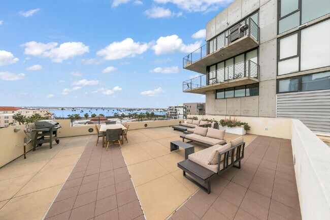 Building Photo - Chic Furnished Loft with Bay Views in the ...