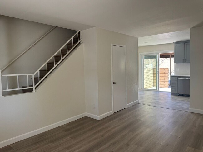 Building Photo - MOVE IN SPECIAL FIRST MONTH $1 2BD/1.5BA Two-Story Condo – Bullhead City | $1,150/Month