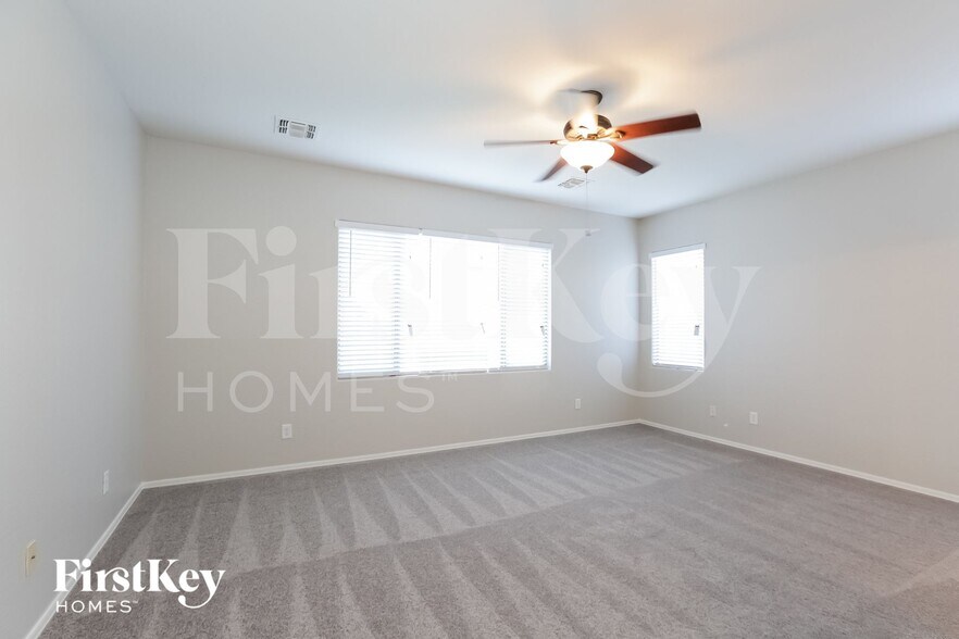 Building Photo - 15447 W Yucatan Dr