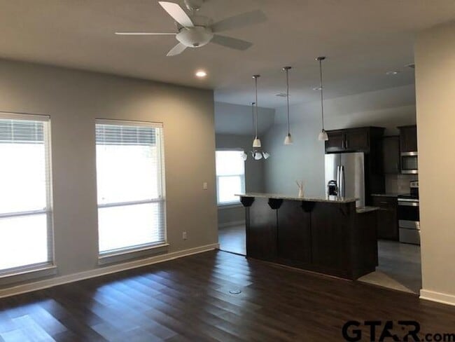 Building Photo - 3 bedroom in Whitehouse!