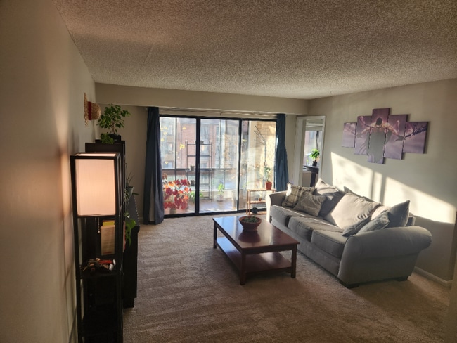 Building Photo - 10210 Bushman Dr