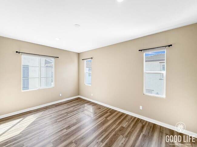 Building Photo - Great 4B/4BA Home Available for Lease in O...