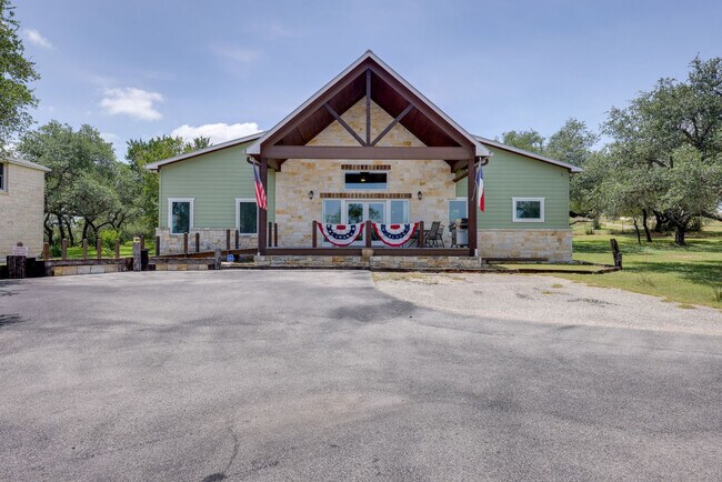 Building Photo - 102 Camey Cir