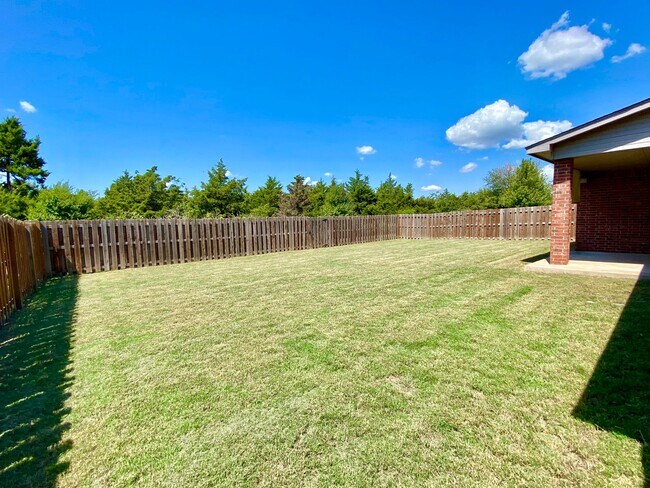 Building Photo - Gorgeous 4 Bed 2 Bath In Edmond