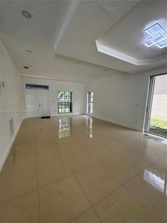 Building Photo - 15071 SW 136th Pl