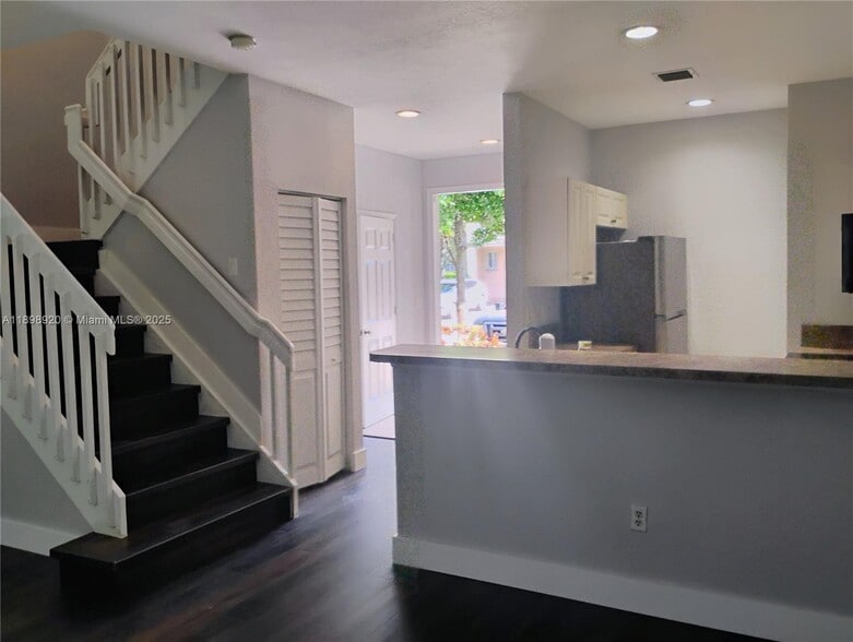 Building Photo - 1115 Lucaya Dr