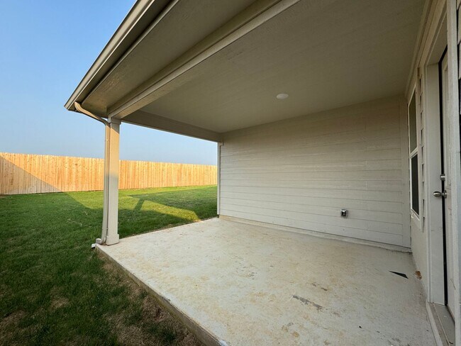 Building Photo - 4 BR + OFFICE / 3 BA in Seguin - 2042 SF One-Story Home - Arroyo Ranch!