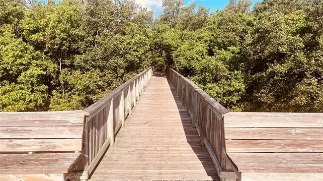 Building Photo - 2915 Pointeview Dr