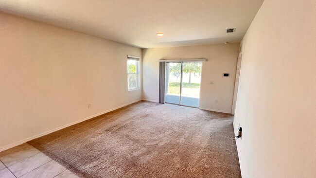 Building Photo - Beautiful 3 Bedroom, 2 Bathroom Home near ...