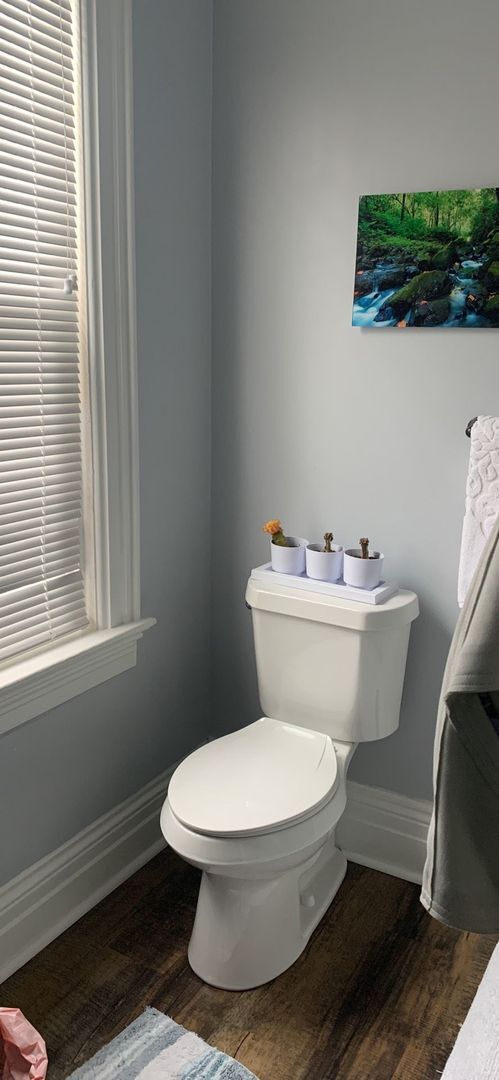 Building Photo - 223 E 9th St