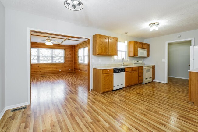 Building Photo - 5029 Lee Rd