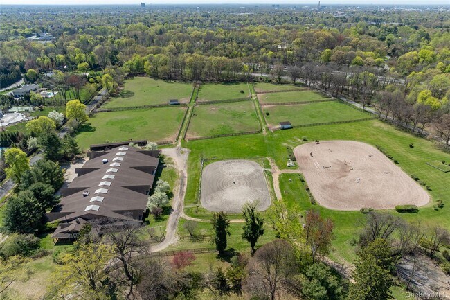 Building Photo - 203 Store Hill Rd