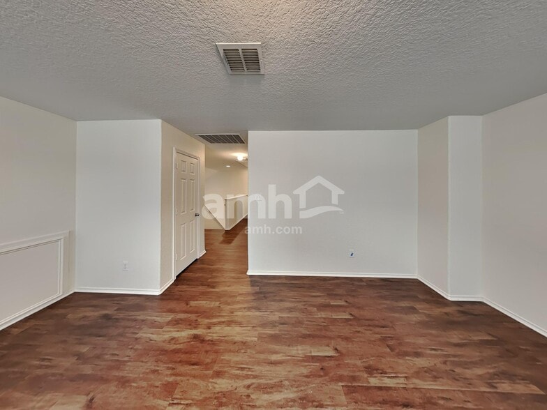 Building Photo - 3123 Candleside Dr