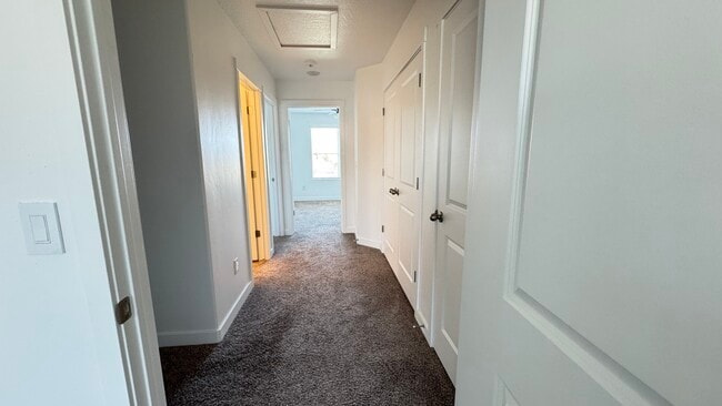 Building Photo - 404 Grassland Dr