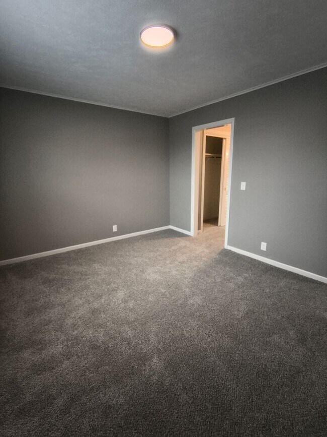 Building Photo - HUGE 2 Bedroom and Bathroom Apartment in East CB!