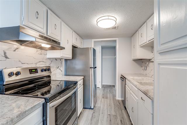 Building Photo - 8560 Park Ln