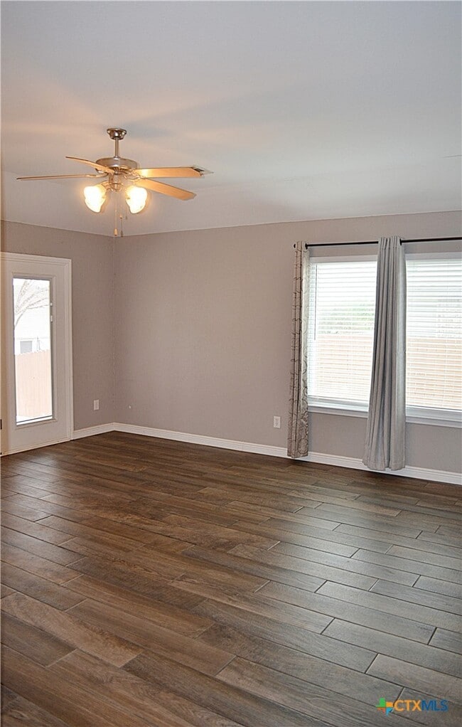 Building Photo - 423 Reservation Dr