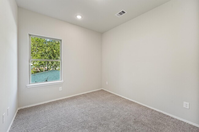 Building Photo - 8687 Sassafras