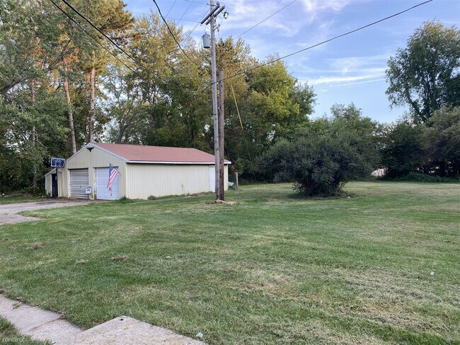 Building Photo - 3 br, 1.5 bath House - 12415 W Michigan Ave