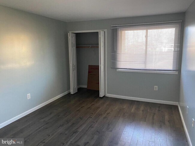 Building Photo - 7101 Donnell Pl