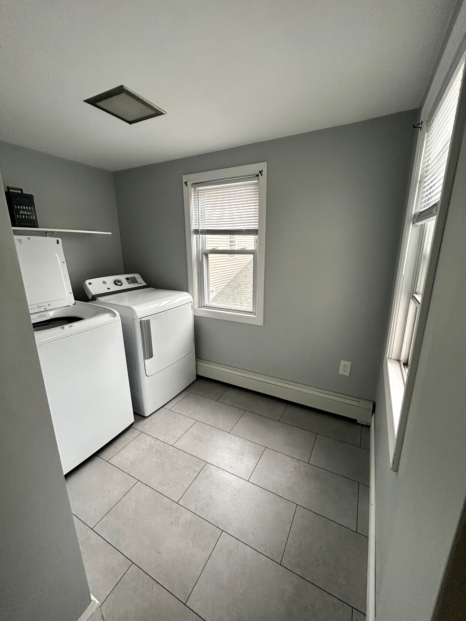 Building Photo - 146 Main St