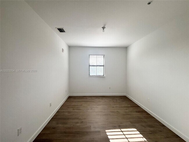 Building Photo - 10620 NW 88th St