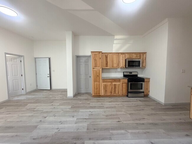 Building Photo - 124 Winfield Ave