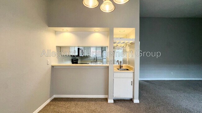 Building Photo - 655 Trinidad Ct