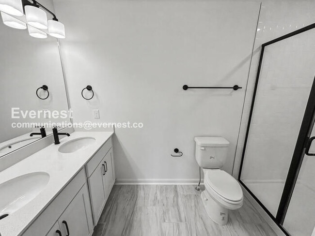 Building Photo - 456 Blair Rd