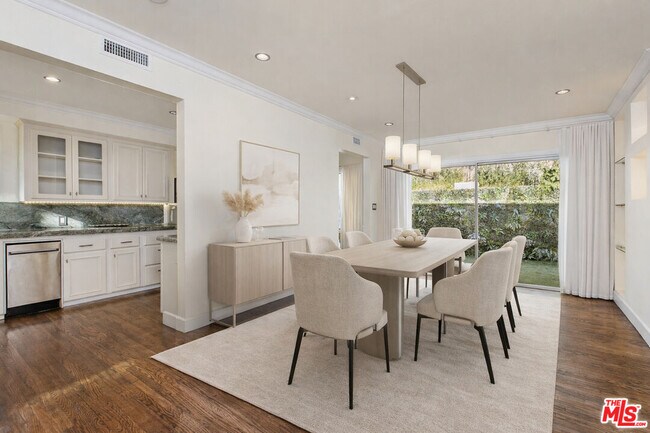 Building Photo - 9549 Dalegrove Dr