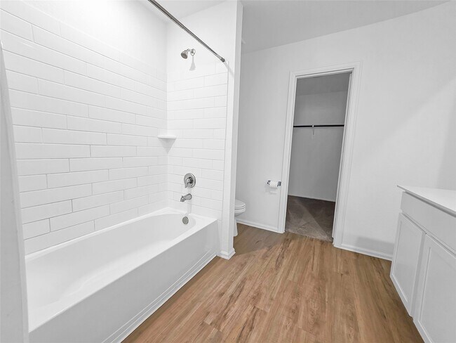 Building Photo - 9518 Brookside Point Dr