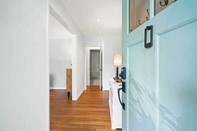 Building Photo - 5191 Linnean Terrace NW