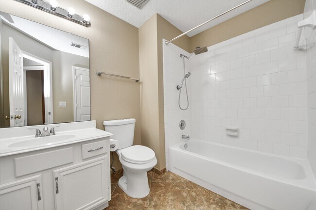 Building Photo - 3003 Silver Spur Dr