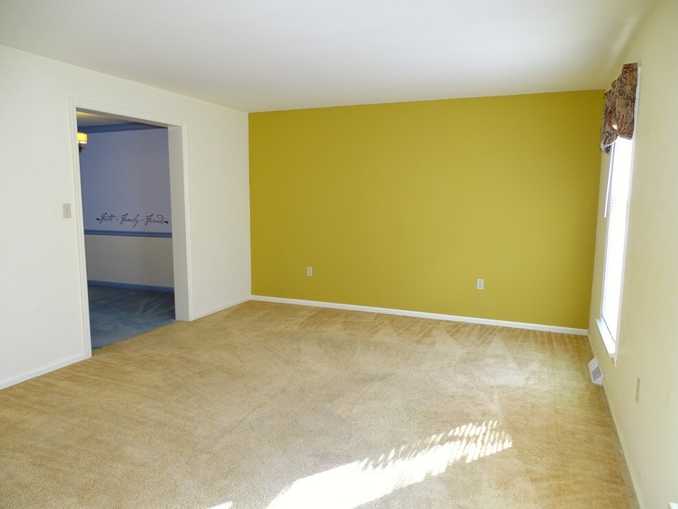 Building Photo - 859 Cindy Ln