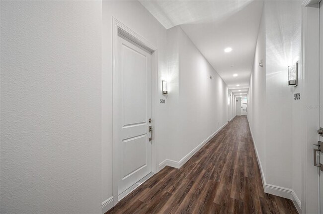 Building Photo - 644 3rd Ave S