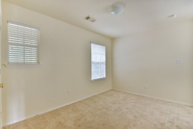 Building Photo - 5719 Clerkenwell Dr