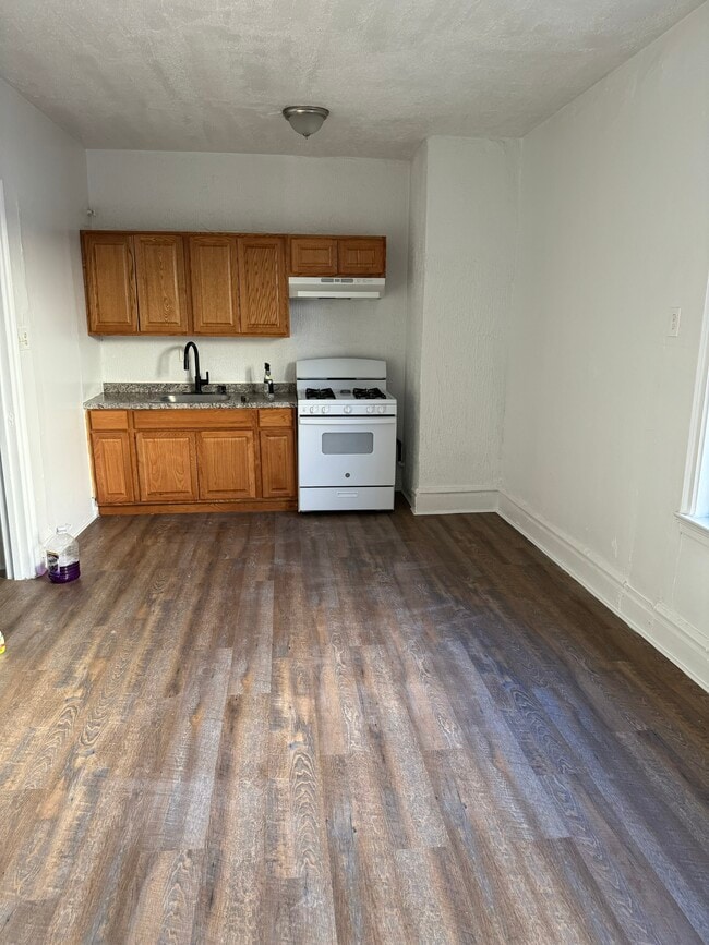 Building Photo - 211 Glenwood Ave