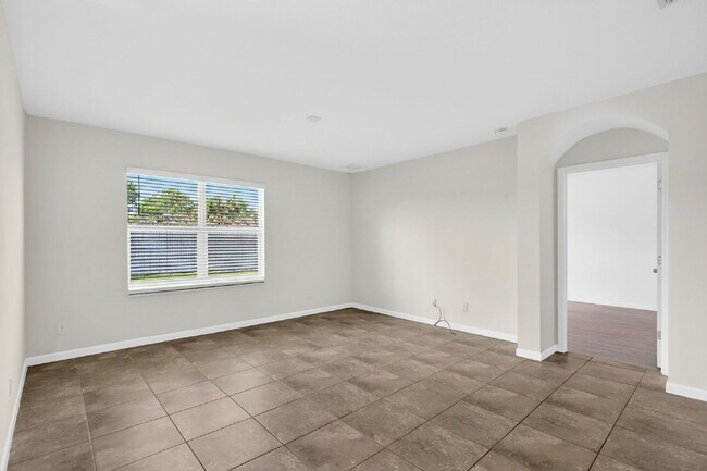 Building Photo - Renovated 4 Beds 2 Baths Single Family on Over a QTR Acre lot | Huge Yard