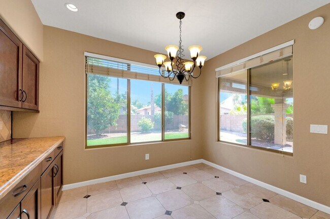 Building Photo - Stunning 5BR House in Chandler