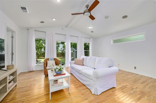 Building Photo - 406 W 55th St