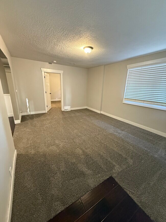 Building Photo - 807 S McClelland St