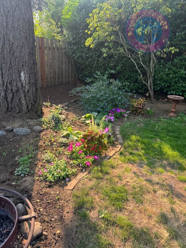 Building Photo - Gardener's Delight in Roseway Neighborhood! Charming NE Home Awaits" PET Friendly! NO SECURITY DE...