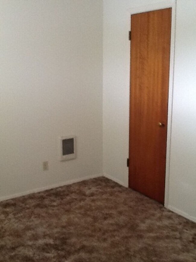 Building Photo - 1918